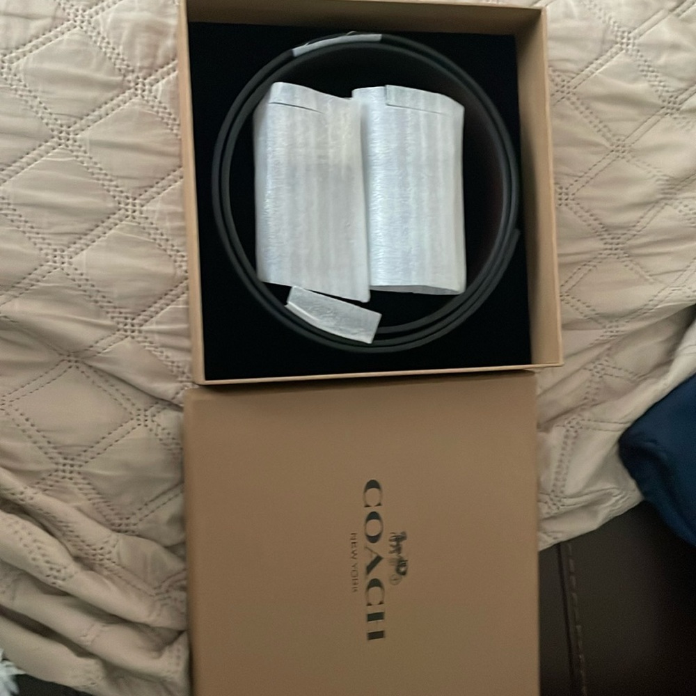 Men’s New Coach leather reversible belt size 42